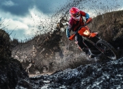 Panda Sports-欧冠淘汰赛之夜，德罗赞连续得分拉开差距—当篮球巨星闪耀绿茵场