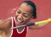 熊猫体育-拉文主宰比赛走向，广东队稳稳拿下爵士