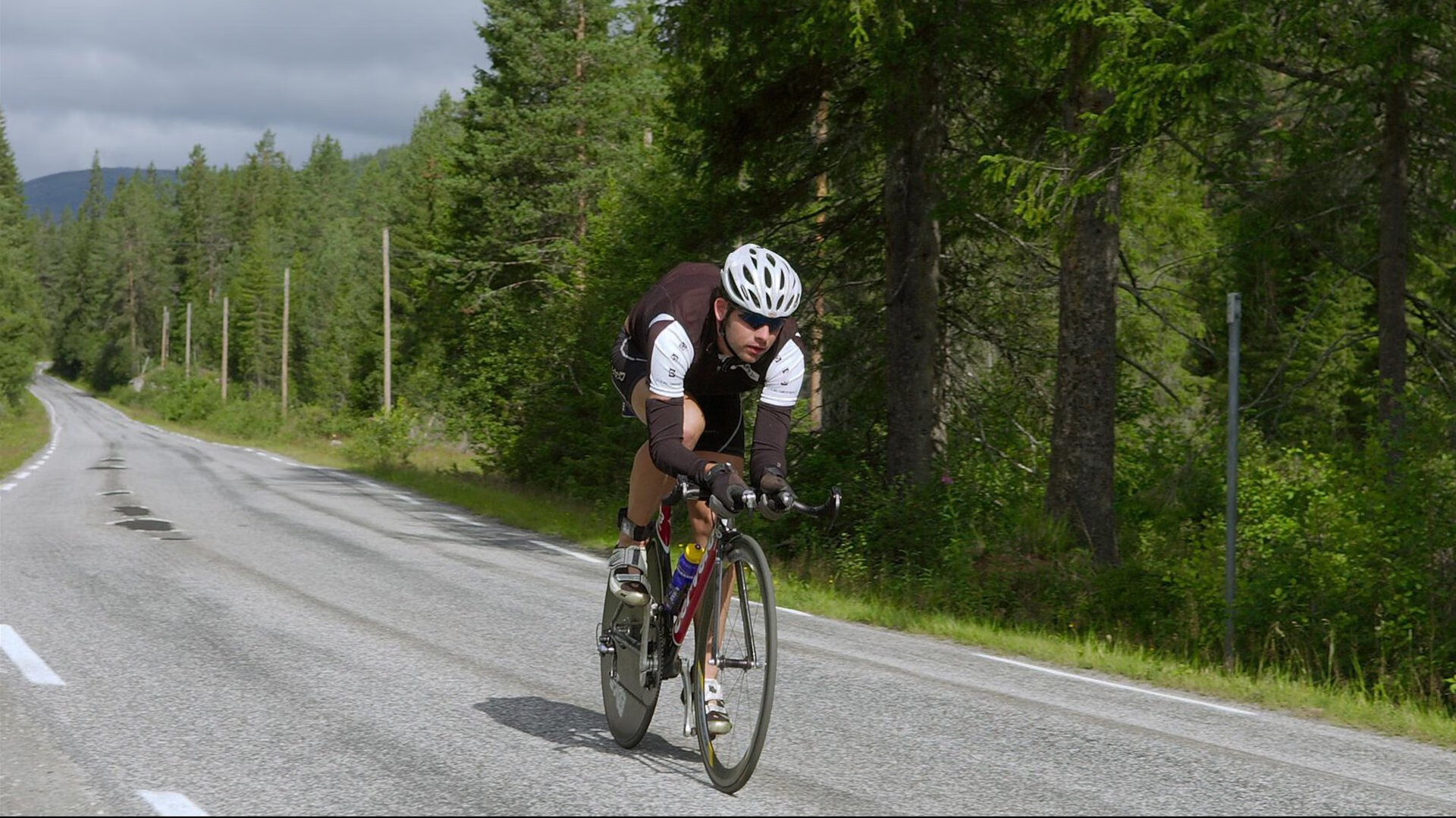 布克在焦点战证明自己，快船完胜热火