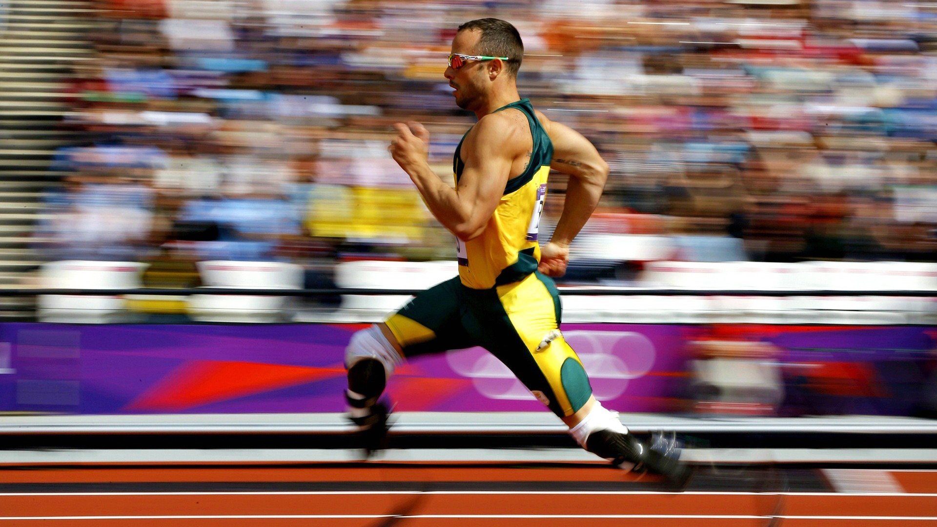 火与冰的独白，当F1的极速轰鸣撞上尼克斯的钢铁洪流，唯一的赛季揭幕战注定铭记